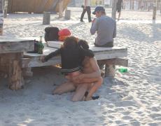 Tatuada amateur cogiendo en la playa (9)