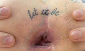 Zarrah Angel con un pollón enorme en su culo tatuado